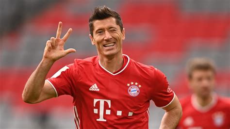 Get the latest soccer news on robert lewandowski. Robert Lewandowski poprosił Hansi Flicka o zmianę, trener ...