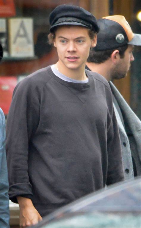 Here Are The First Photos Of Harry Styles After He Chopped Off His Famous Long Hair E News Canada