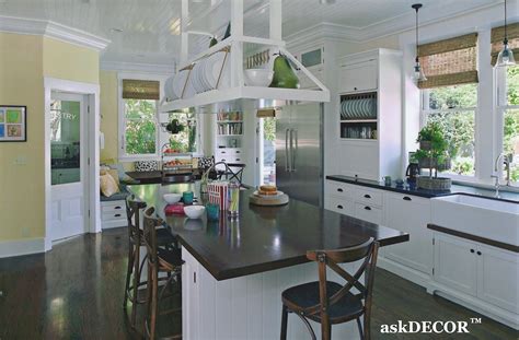 Here are some top trends in kitchen pantries. Perfect size california u shaped kitchen. Walk in pantry ...