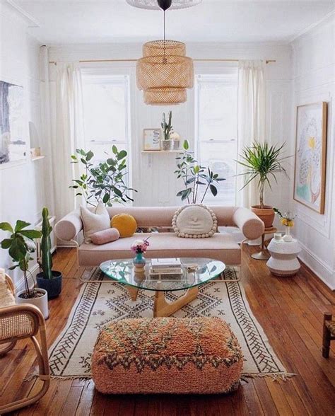 Lovely Living Room Decoration Ideas With Bohemian Style HMDCRTN