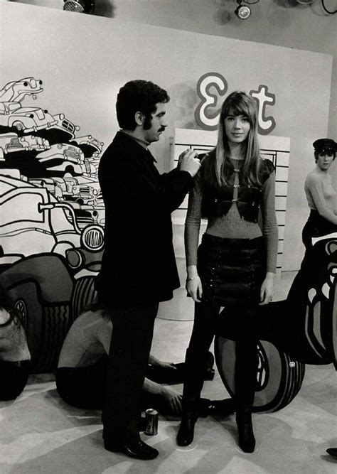 Françoise hardy dans une tenue du couturier paco rabanne. isabelcostasixties: "Paco Rabanne and Françoise Hardy ...