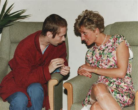 The Sun Royal Photographer Recalls How Princess Diana Destroyed Aids