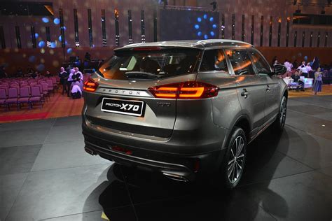 The car is based on the geely boyue model but the company has given it a proton look with a different front grill called infinite weave grill. Proton X70 - Sebuah SUV yang hebat | Artikel | Gempak