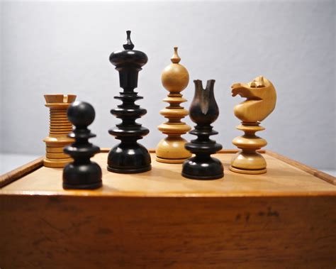 “old English Pattern” Chess Set 19th Century Luke Honey Decorative