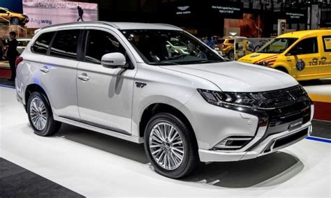 * manufacturer's suggested retail price. 2020 Mitsubishi Outlander PHEV Range, USA, Specs - 2020 ...