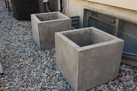 DIY Modern Minimal Concrete Planter Boxes