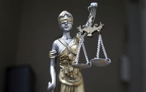 Prozess In Regensburg Mann Erpresst Geliebte Mit Sexvideo Und Erbeutet 56 000 Euro