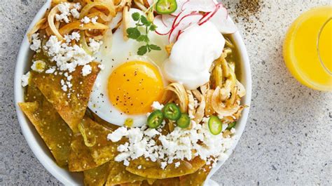 Chilaquiles Verdes Con Huevo Desayuno Tradicional Mexicano My Xxx Hot