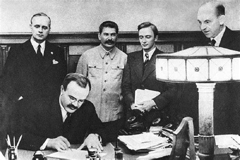 Avec 34 chaînes dans sa. Estonia in the grip of the Molotov-Ribbentrop Pact and the realpolitik of great powers