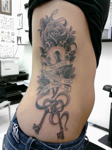 Red roses and.lock and chain. Key Tattoos - Entwürfe und Ideen » tattoosideen.com