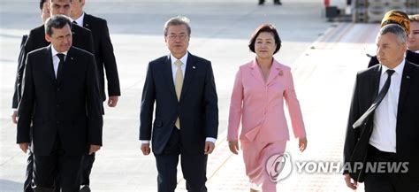 초대 대통령 레본 테르페트로샨은 시리아의 알레포에서 태어난 아르메니아계로 한 살 때 아르메니아 소비에트 사회주의 공화국으로 이주했고, 2,3대 대통령 로베르트 코차랸과 세르지 사르키샨은 아르차흐 공화국 스테파나케르트 출신이다. 문 대통령, 투르크메니스탄 도착 | 연합뉴스