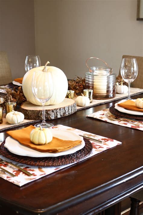 11 Farmhouse Thanksgiving Tablescape Ideas That Are Simple To Put Together