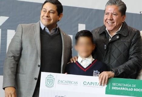 Entregan Becas A Estudiantes Ntr Zacatecas