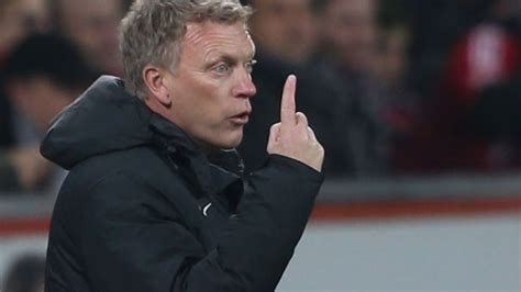 manchester united s david moyes called everton fans a disgrace over old trafford taunts