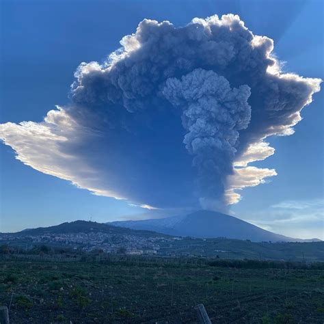 New massive volcanic eruption of Etna volcano, Fuego volcano (Guatemala ...