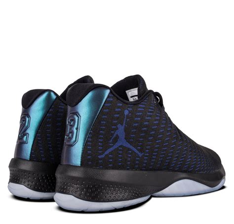 Although not an official signature shoe of blake's, this flagship model has been one of the more trusted hooping options thanks to key technology points like zoom air, flywire, and more. Zapatilla Air Jordan B. Fly 4. Negro-azul - BASKETSPIRIT.COM