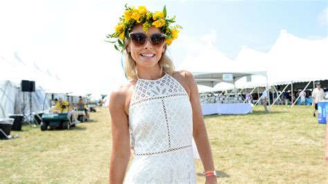 Garage Sale And Art Auction In The Hamptons Kelly Ripa