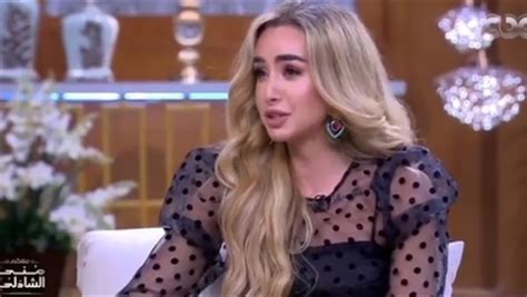 والجدير بالذكر أن فور أن تستلقي الزوجة وتعتلي فوق زوجها فإن ذلك من شأنه أنه قد بدأت الممارسة الفعلية للعلاقة الحميمة ولكن وجب علينا هنا أن نذكر أنه في خلال هذا الوضع نجد. لأول مرة بعد زواجها.. هنا الزاهد في ضيافة منى الشاذلي ...