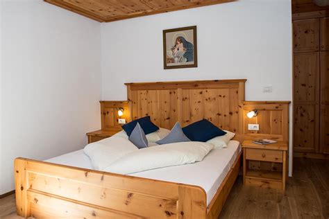Check our list of top 7 tents for 6 person and get some extra space. Unser Zimmer 6 - Doppelbettzimmer mit Doppel-Couch für 2-4 ...