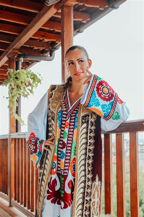 Tajikistan And Its Traditional Clothing La Elegantia Traditional Outfits Clothes Tajikistan