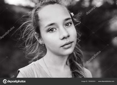 Portrait Pretty Teen Girl Outdoor Stock Photo By ©reanas 195063816