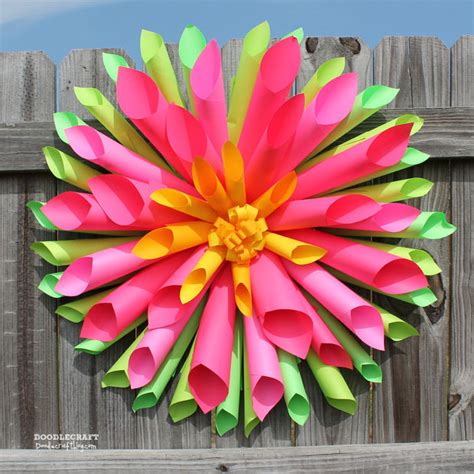 These 10 flower craft ideas will give you instructions on how to make construction paper flowers that will bloom beautifully forever. Dahlia Paper Flower Wreath by Instructables - BigDIYIdeas.com