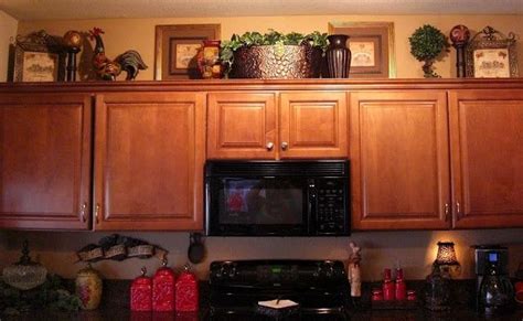 Above kitchen cabinet decorating ideas pictures. decorating above the cabinets | Decorating above cabinets ...