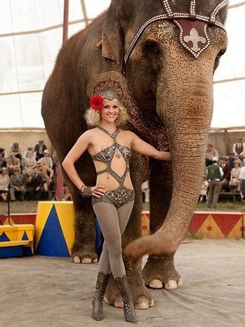The Beautiful Reese Witherspoon With Rosie On The Set Of Water For Elephants On The Set