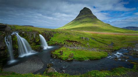 Download Wallpaper 2560x1440 Iceland Mountains Waterfalls Kirkjufell