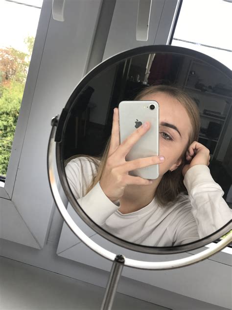 Aesthetic Mirror Selfie