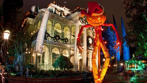 Disneyland Celebrates 20 Years Of Haunted Mansion Holiday Nerdist