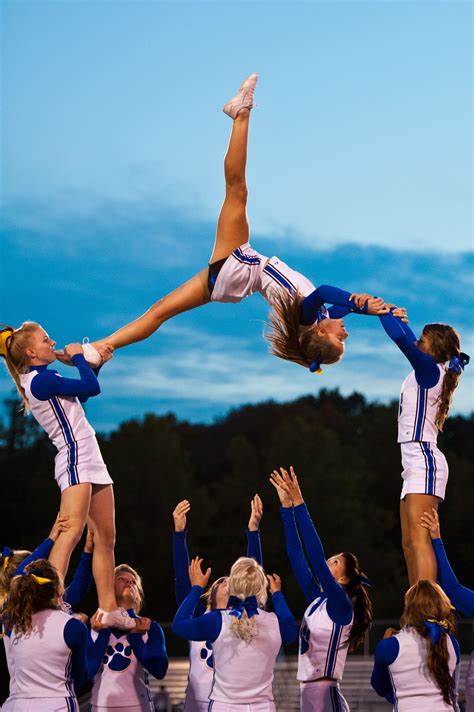 Más Tamaños Dsc3483 Flickr ¡intercambio De Fotos High School Cheerleading Stunts Cool