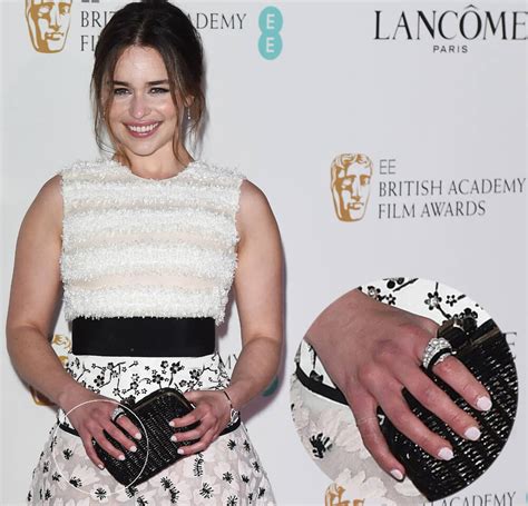 Emilia clarke has a bee tattooed on her little finger on the right hand. Emilia Clarke 4 Tattoos and Meanings - Creeto