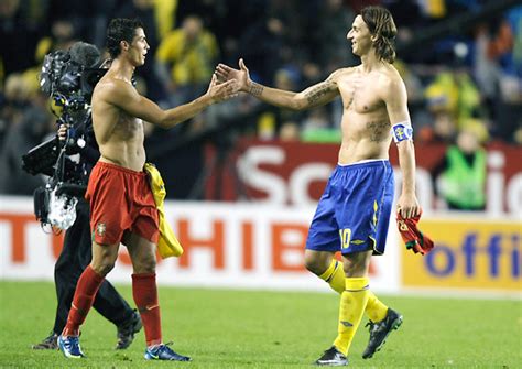 We did not find results for: PSG: Zlatan offre un T-Shirt..à Cristiano Ronaldo ...