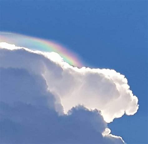 In Pictures A Very Strange Rainbow Cloud Over Thailand Strange Sounds