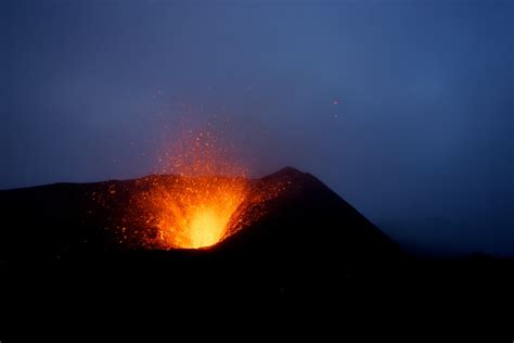 Volcanic Eruption In Iceland Night Jon Einarsson Gustafsson