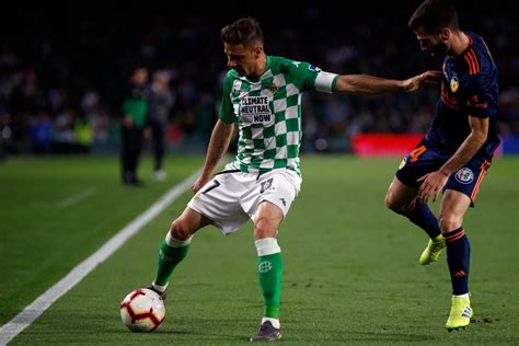 Real madrid handed the initiative back to atletico madrid in la liga on saturday by drawing at home to real betis, a result that raises doubts about the team's condition ahead of tuesday's champions. Gelán Noticias: FÚTBOL.- El Real Betis Balompié, aunque ...