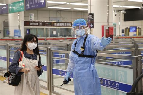 Search for text in self post contents. "回港易"计划实施首日，深圳湾口岸迎来出境客流小高峰_深圳新闻网