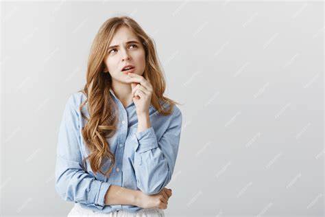 Скачать бесплатно диету 5 Продолжайте диету или закажите пиццу. Портрет сомневаемой думающей Продолжайте диету или закажите пиццу. Портрет сомневаемой думающей Скачать бесплатно диету 5