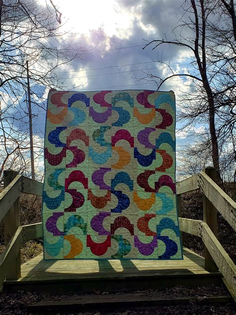 Tipsy Printed Quilt Pattern Modern Drunkards Path Batik Quilt | Etsy