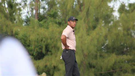 Tiger Woods termina antepenúltimo en la primera ronda del Hero World
