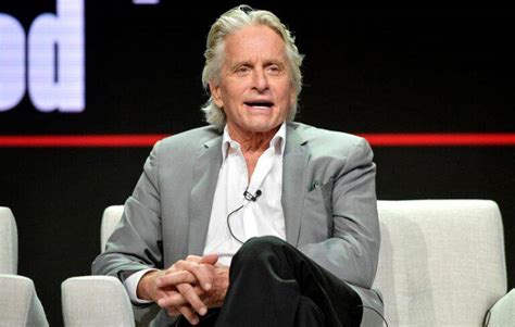 Apr 09, 2021 · michael douglas is an american actor best known for his roles in films like 'wall street,' 'fatal attraction,' 'wonder boys' and 'behind the candelabra.' who is michael douglas? Michael Douglas, la rinascita dopo la malattia: come sta oggi?