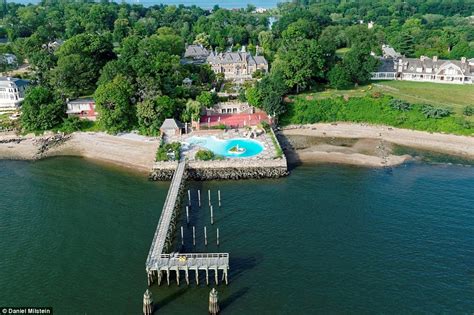 A Long Island Estate Straight Out Of The Great Gatsby Has Hit The