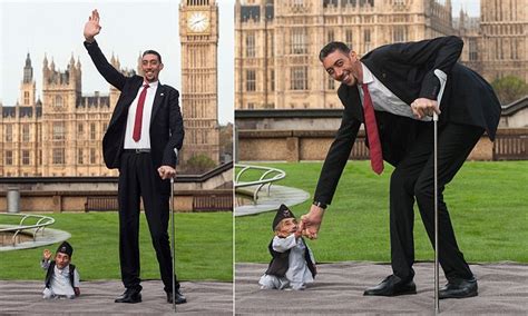 Shortest Man Ever Ins Meets Tallest Living Person Ft In For Guinness World Record Day