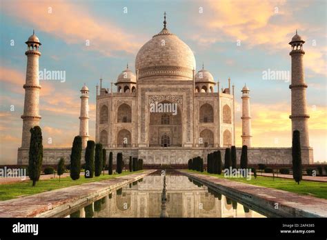 El Magnífico Taj Mahal En La India Muestra Todo Su Esplendor En Una