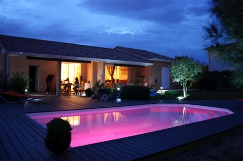 Bir led ampul, standart duy tipleriyle kullanılabilen, ancak ışık üretmek için led (ışık yayan diyotlar) kullanan bir katı hal aydınlatma (ssl) cihazıdır. Ampoule LED piscine : L'article qui va vous faire ...