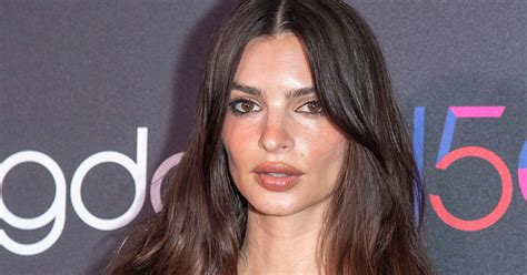 Emily Ratajkowski Flaunts Her Cleavage In Nyc Busty Porn Pics