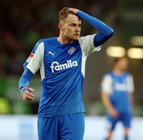 His potential is 72 and his position is st. Fußball: Zweitliga-Toptorjäger Ducksch wechselt nach ...