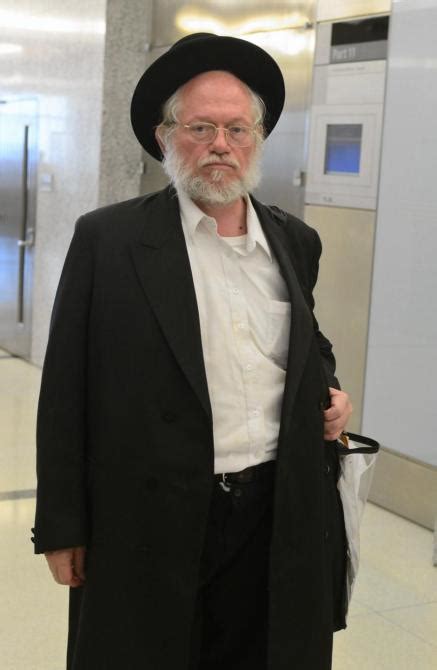 rabbi refuses to accept apology from man who threw bleach in his face new york daily news