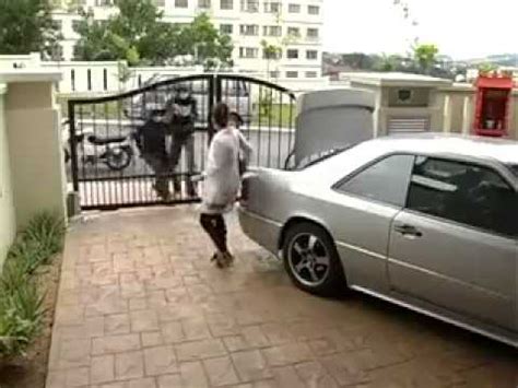 Perkembangan kes najib razak in a video posted by the restaurant on facebook, the victim is seen having a meal by herself when the snatch thief cctv camera videos, malaysia news online, cctv footage videos, snatching, perkembangan kes najib razak, video peragut, kes ragut terkini, ragut di. CCTV: Kes Ragut Di Rumah - YouTube